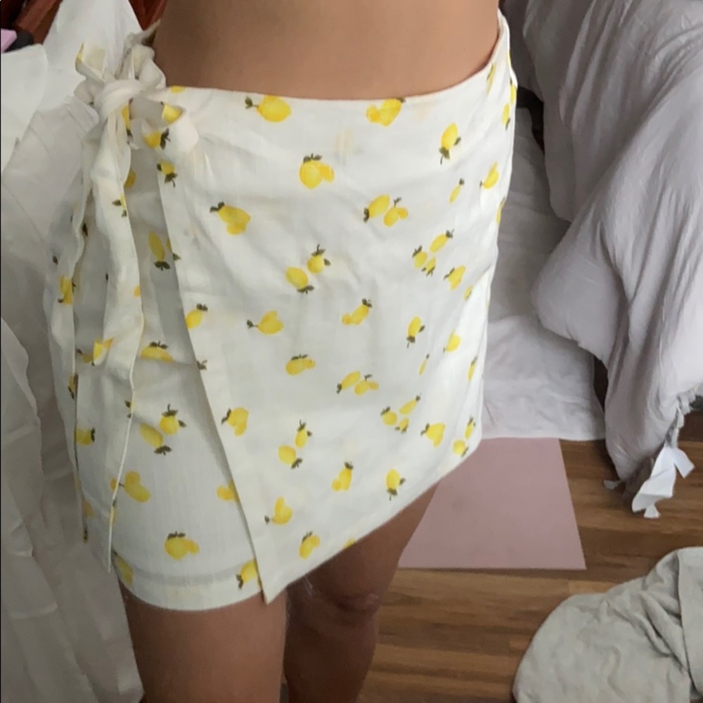 Lemon mini skirt